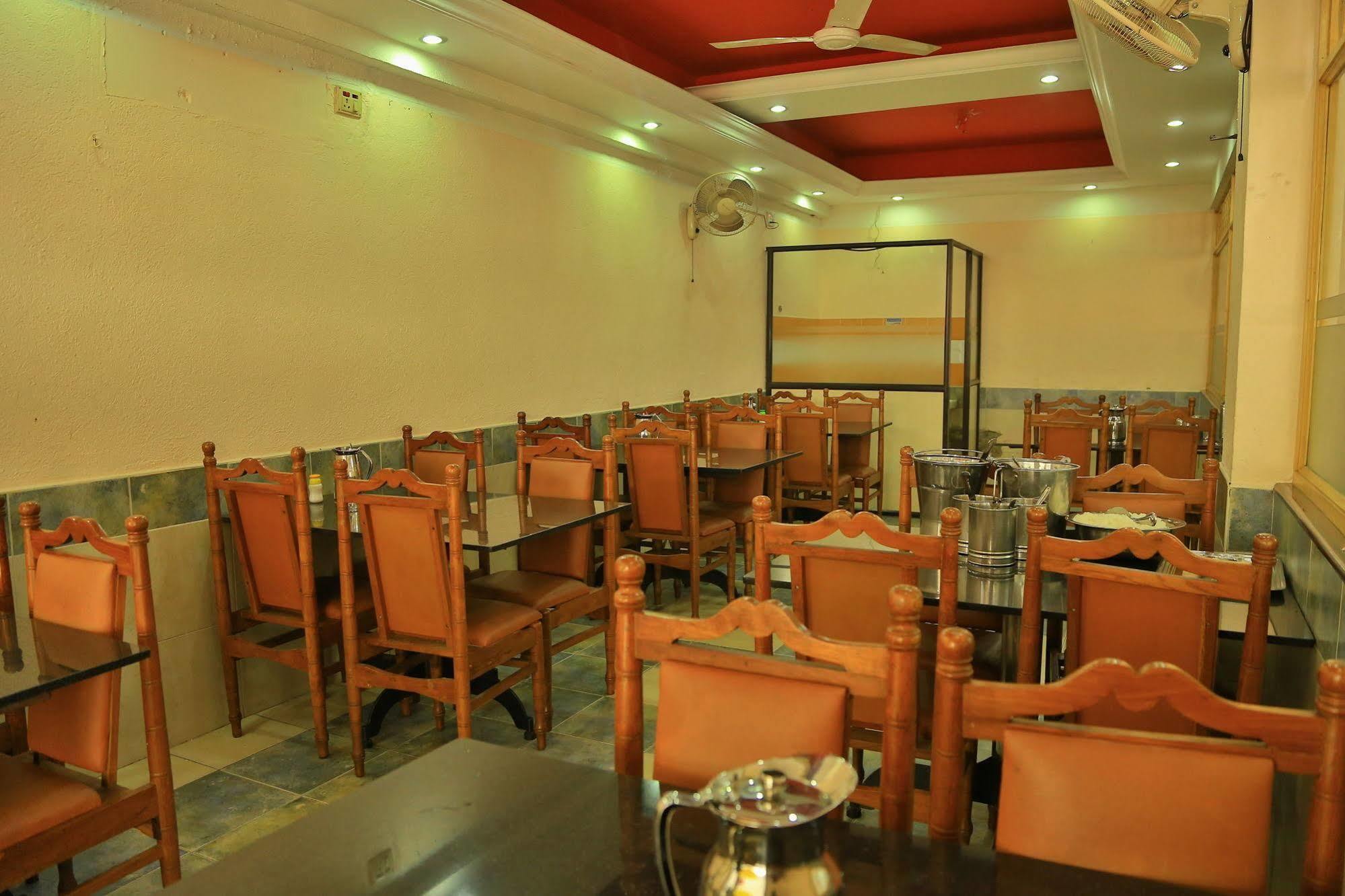 Hotel Srinivas Kochi Kültér fotó