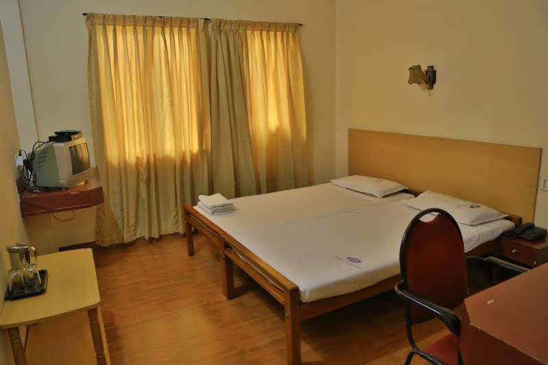 Hotel Srinivas Kochi Kültér fotó